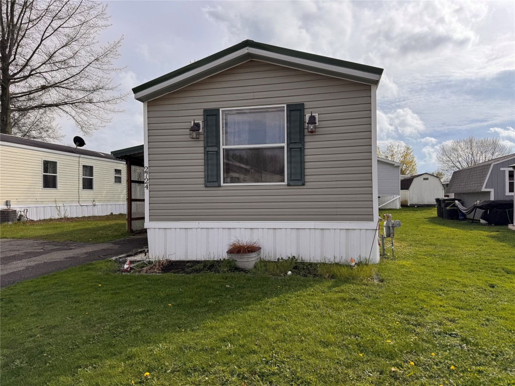 2724 Green Acre Drive, Erie, Pennsylvania image 1
