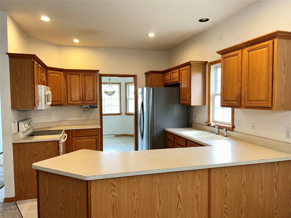 6480 Meadowland Circle, Erie, Pennsylvania image 5