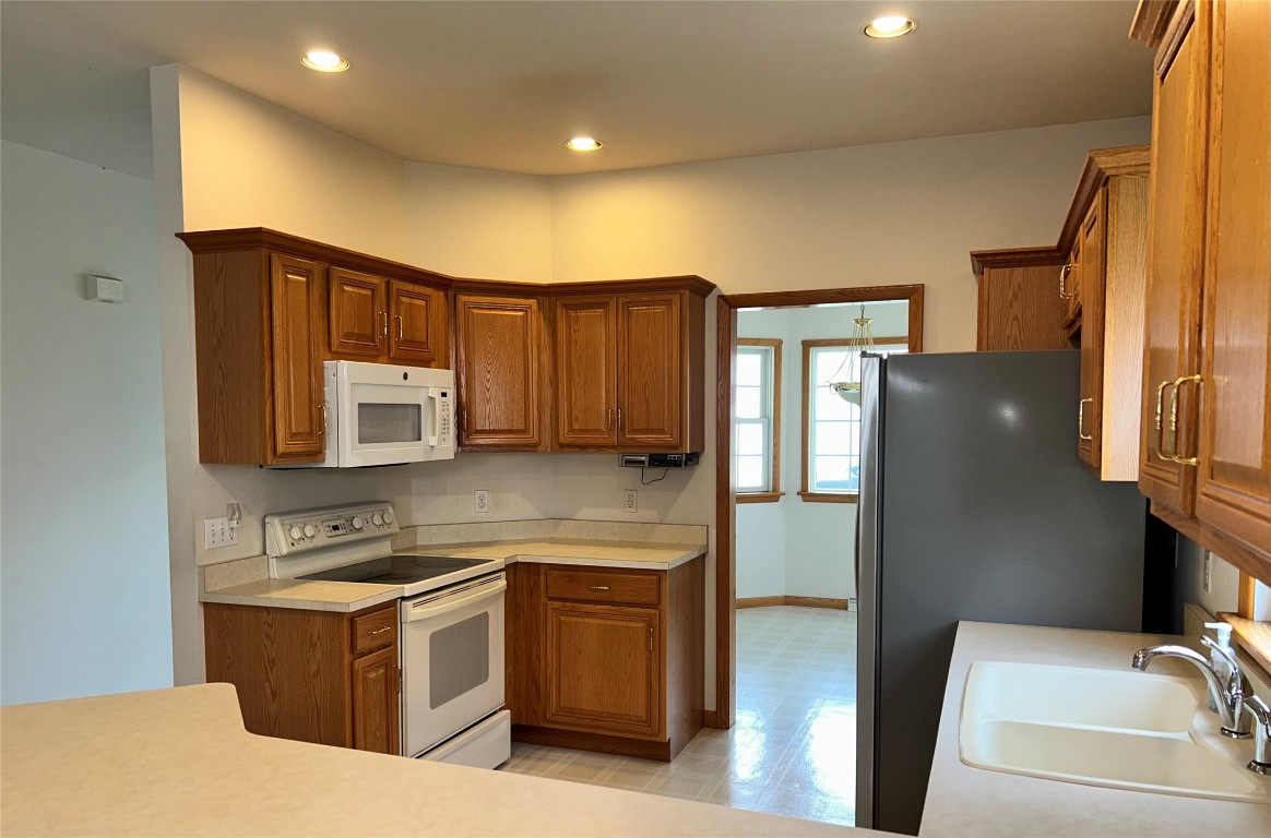 6480 Meadowland Circle, Erie, Pennsylvania image 6