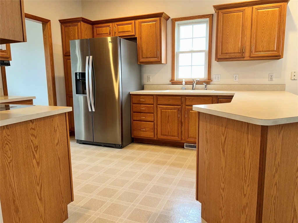 6480 Meadowland Circle, Erie, Pennsylvania image 7