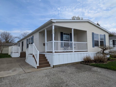 Mobile Home For Sale - 2717 E Park Lane<br/> Erie County, Erie, PA 16506
