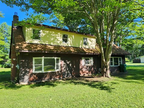 Homes For Sale - 1084 Sirak Drive<br/> Erie County, Fairview, PA 16415
