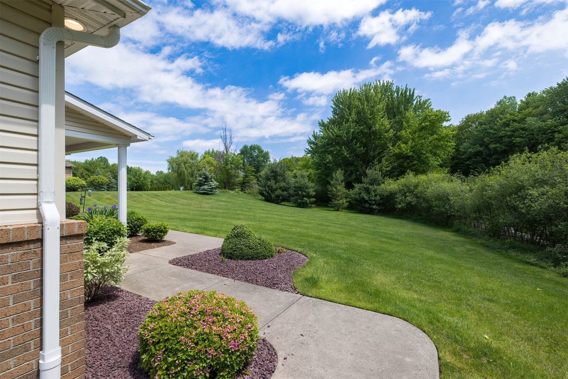 3819 Hidden Springs Drive, Erie, Pennsylvania image 4