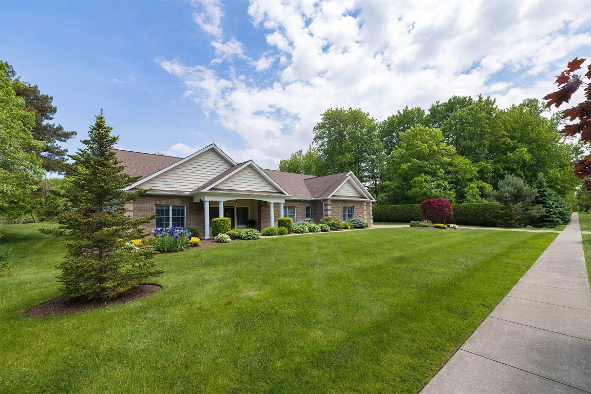 3819 Hidden Springs Drive, Erie, Pennsylvania image 2