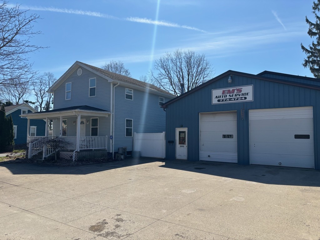 28 Chestnut Street, Girard, Pennsylvania image 1