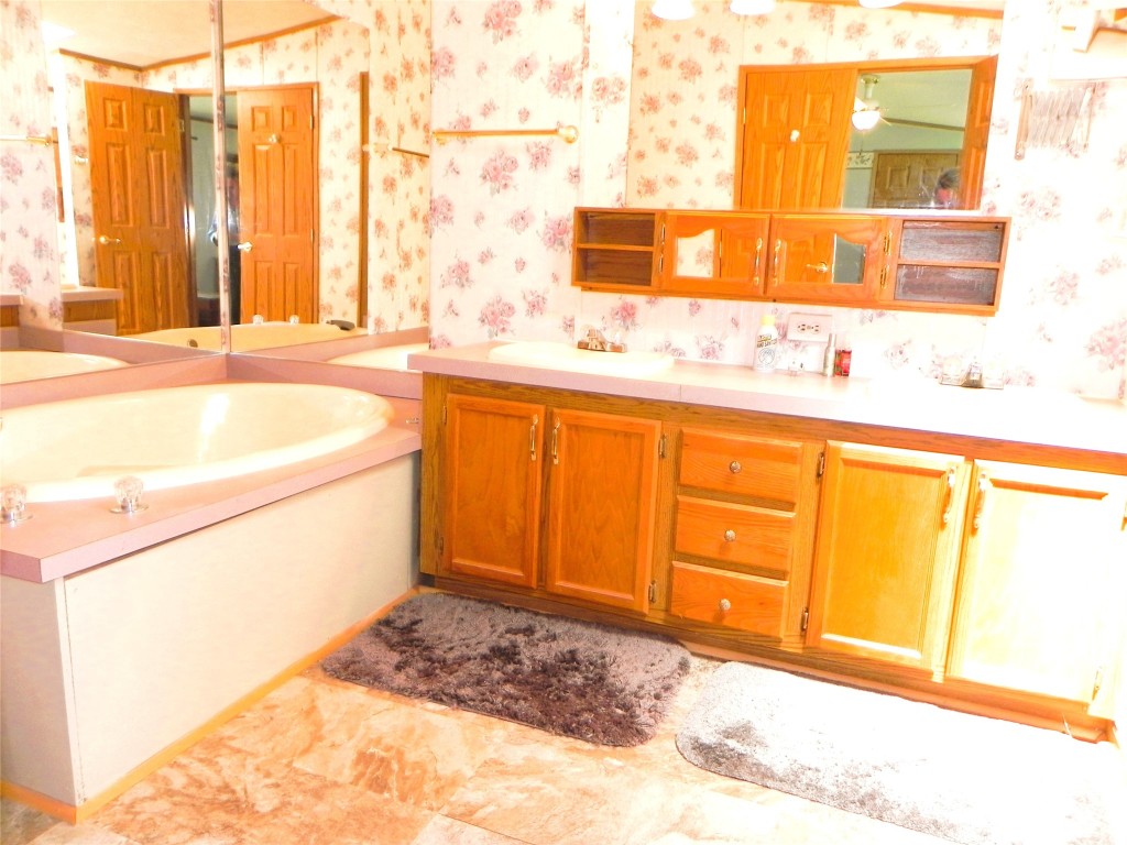 1052 Oak Lane, Espyville, Pennsylvania image 18