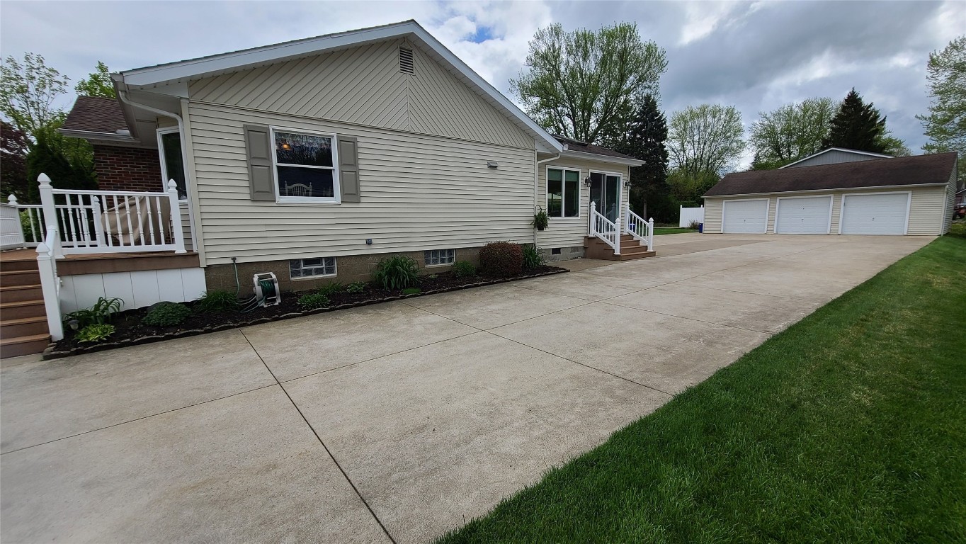 3008 Homestead Drive, Erie, Pennsylvania image 2