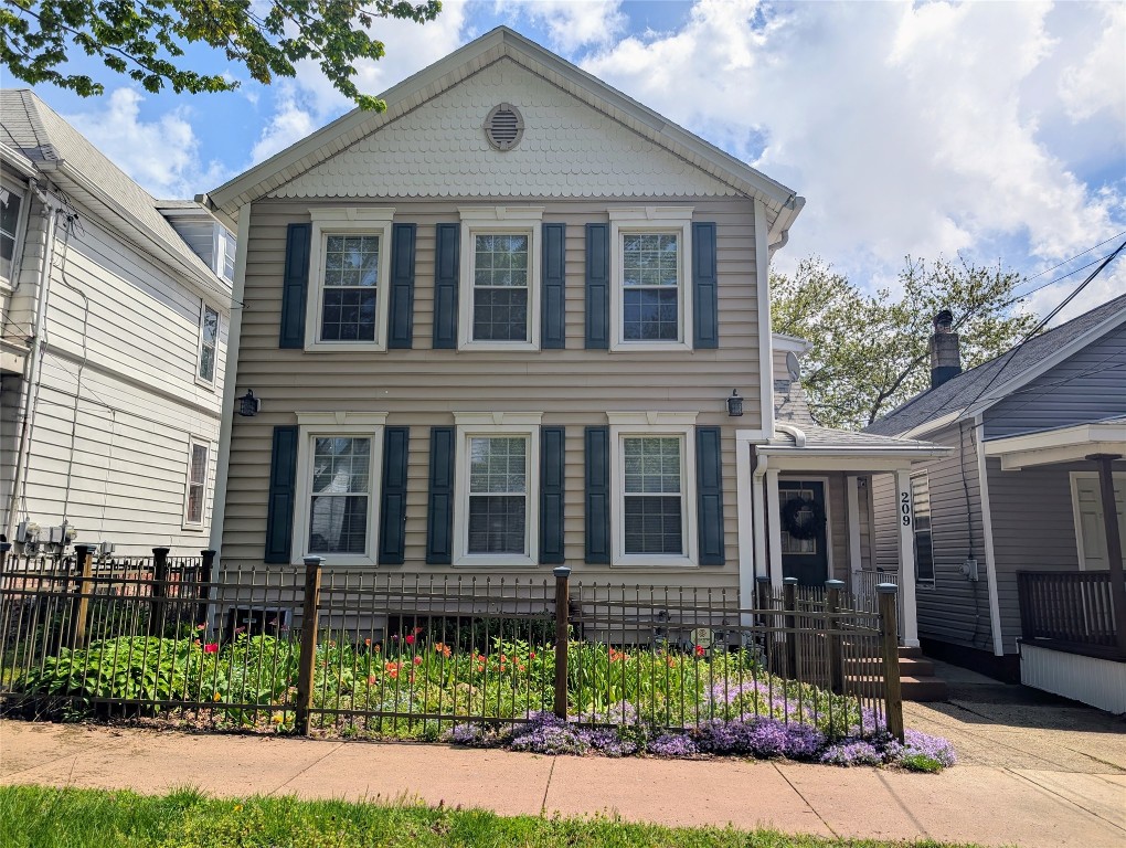 209 Parade Street, Erie, Pennsylvania image 1
