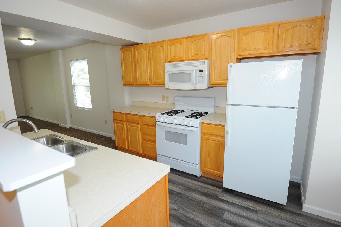 4140 Wood Hills Drive #C44, Erie, Pennsylvania image 5