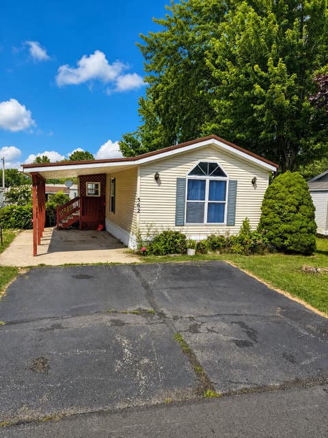 Homes For Sale - 562 Shadybrook Circle<br/> Erie County, Girard, PA 16417