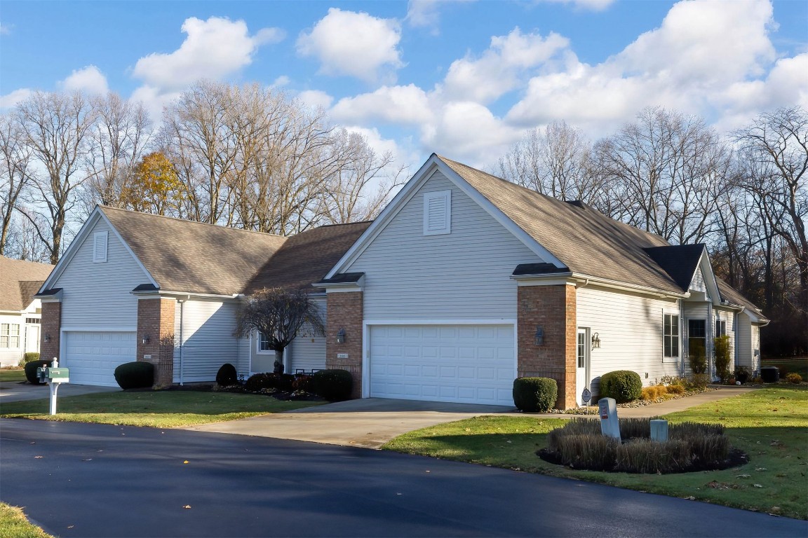 2015 Chatham Drive #2015, Fairview, Pennsylvania image 1