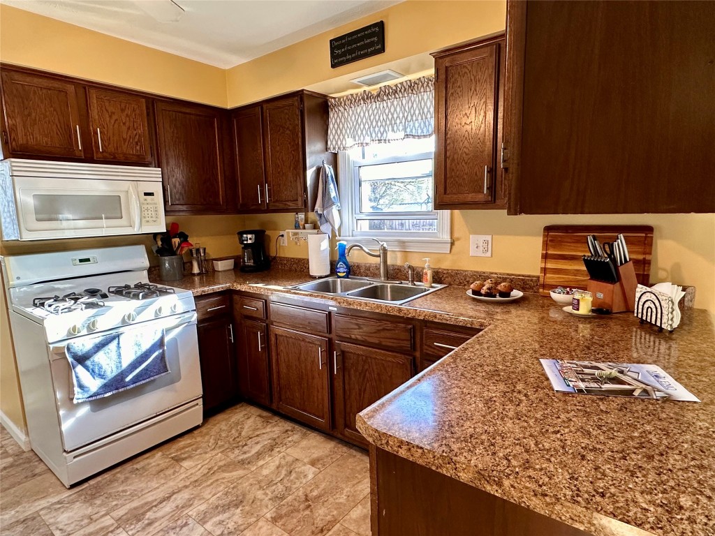 1717 Garloch Drive, Erie, Pennsylvania image 7