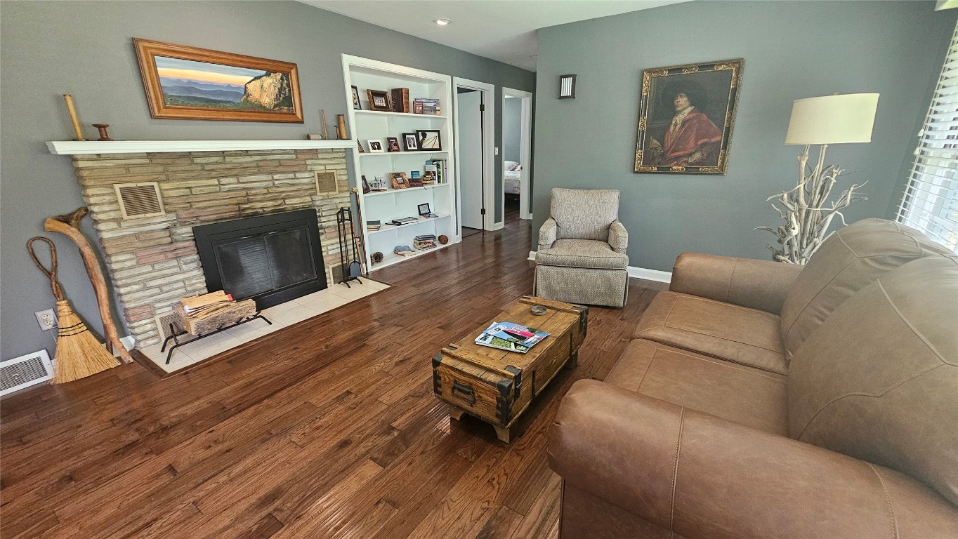 304 Mohawk Drive, Erie, Pennsylvania image 4
