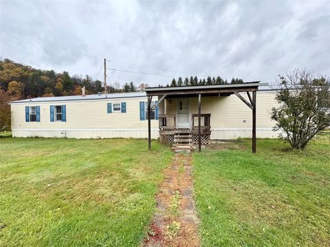 Homes For Sale - 15 Carriage Drive<br/> Warren County, Youngsville, PA 16371