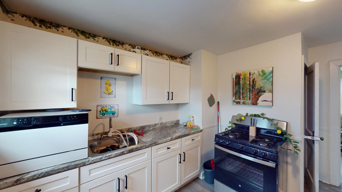 1816 W 24th Street, Erie, Pennsylvania image 12