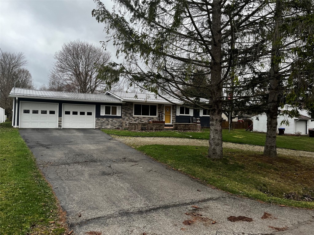 12361 Lakeside Drive, Conneaut Lake, Pennsylvania image 2