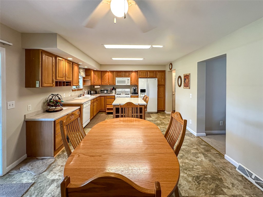 9874 Seneca Trail, Linesville, Pennsylvania image 10