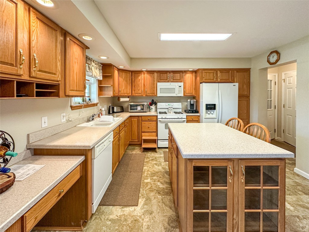 9874 Seneca Trail, Linesville, Pennsylvania image 8