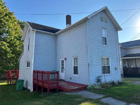 Homes For Sale - 126 E Erie Street<br/> Crawford County, Linesville, PA 16424