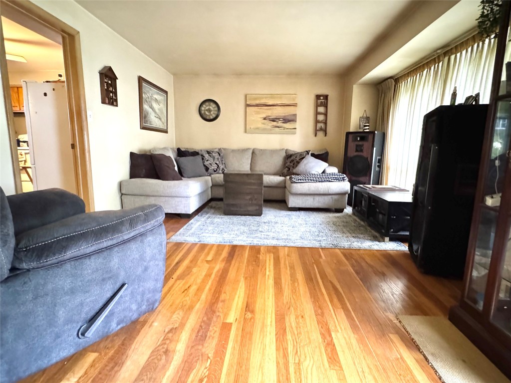 1426 W 45th Street, Erie, Pennsylvania image 4