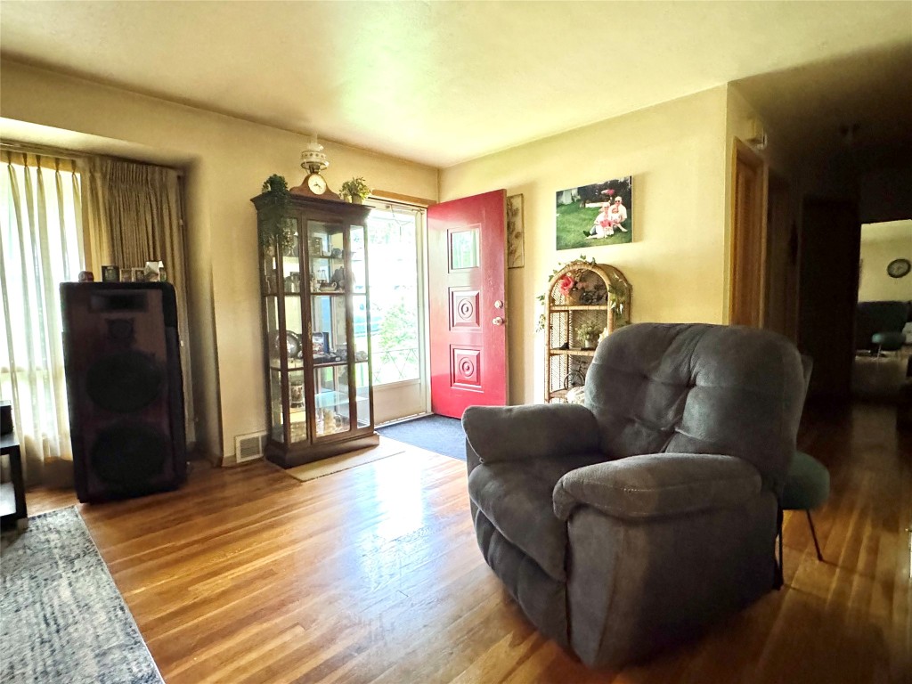 1426 W 45th Street, Erie, Pennsylvania image 8