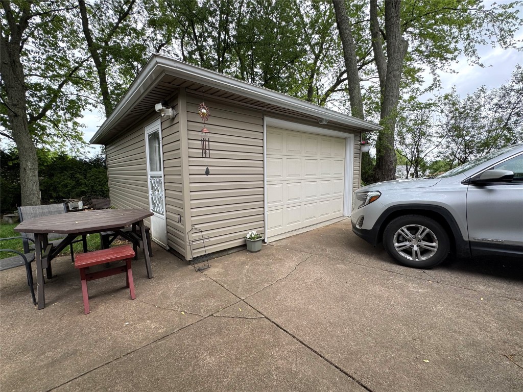 1426 W 45th Street, Erie, Pennsylvania image 32