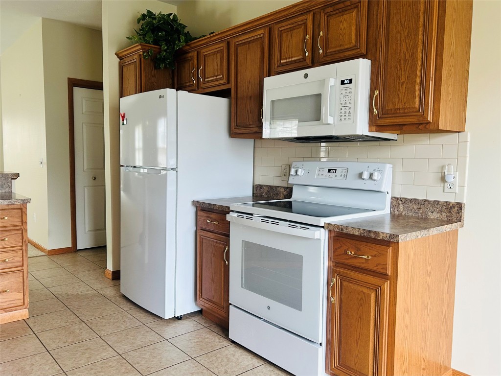 6510 Meadowland Circle, Erie, Pennsylvania image 8