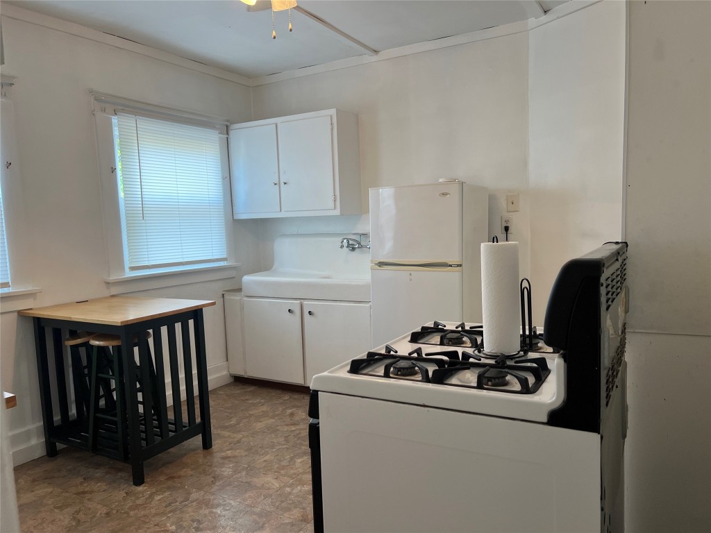 504 W 29th Street, Erie, Pennsylvania image 4