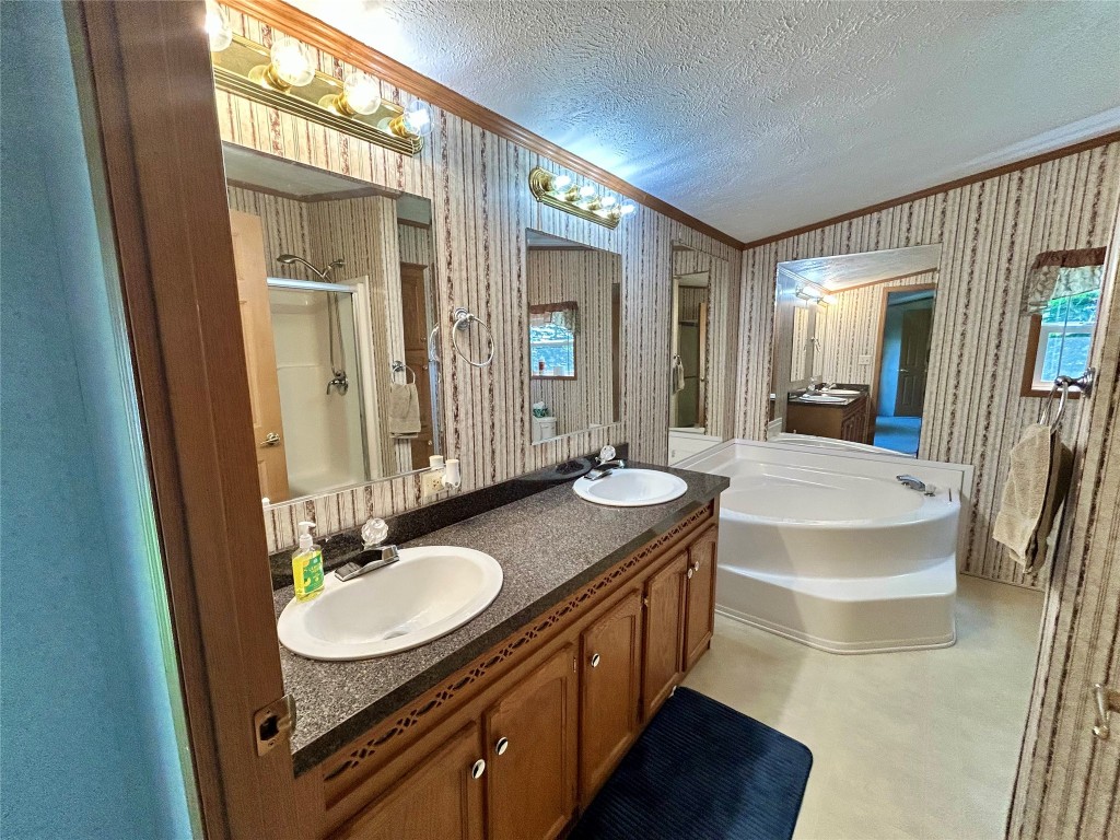 331 Holly Park Drive, Erie, Pennsylvania image 12