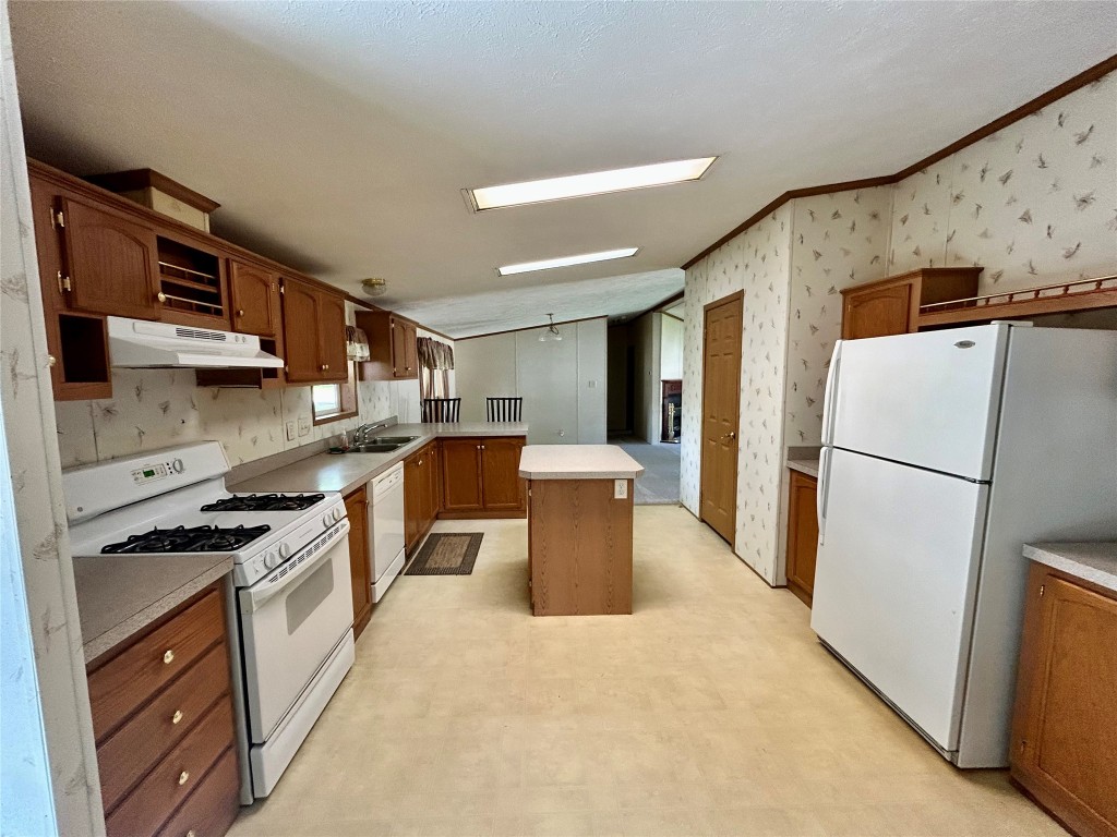 331 Holly Park Drive, Erie, Pennsylvania image 5