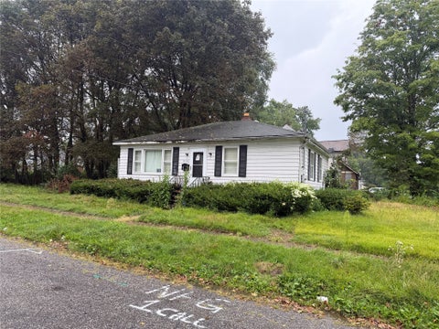 Homes For Sale - 2104 Cameron Road<br/> Erie, PA 16510