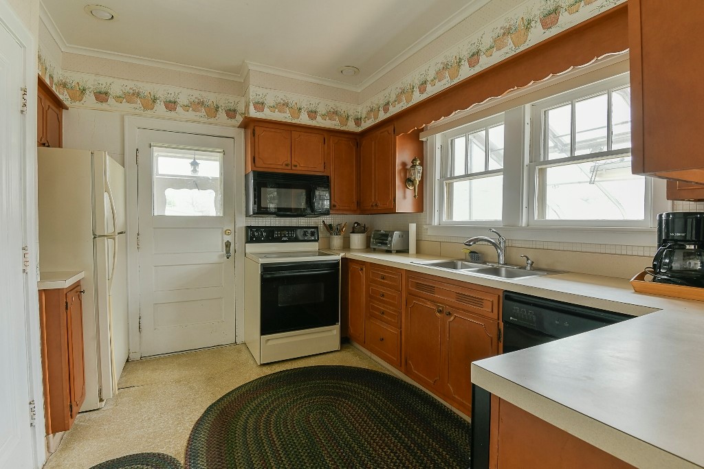 3931 Sunset Boulevard, Erie, Pennsylvania image 20