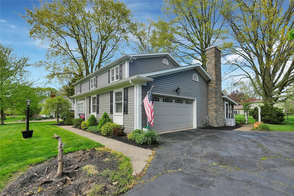 1465 Persimmon Lane, Fairview, Pennsylvania image 2