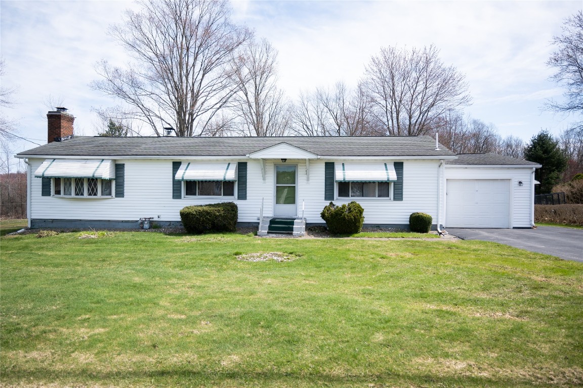 8881 Horseshoe Drive, Erie, Pennsylvania image 2