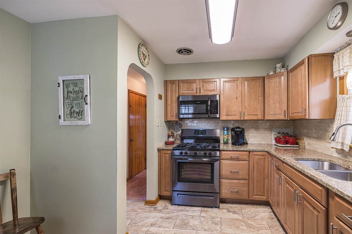 2514 E 43rd Street, Erie, Pennsylvania image 13