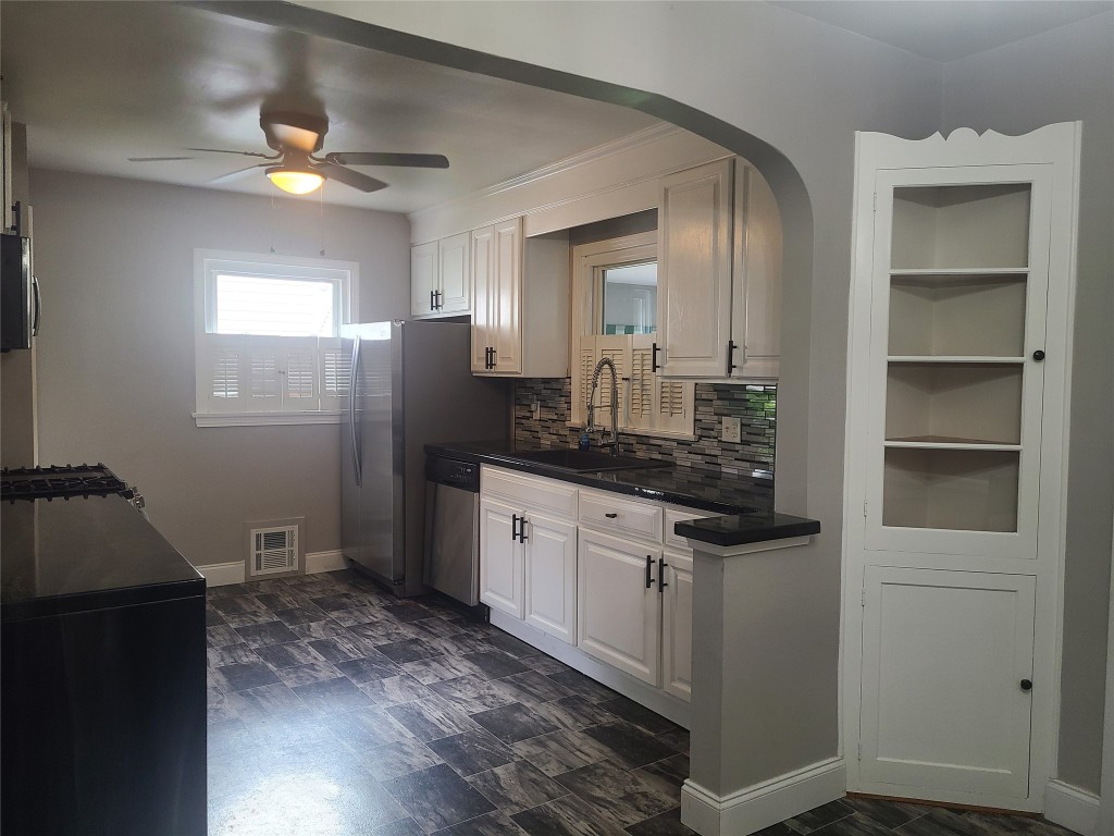 1459 W 35th Street, Erie, Pennsylvania image 3