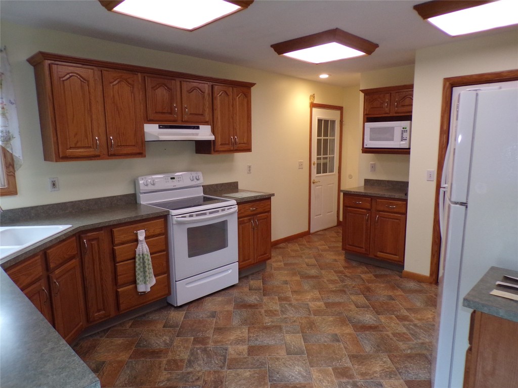 10038 Shumaker Drive, Girard, Pennsylvania image 10