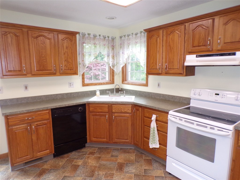 10038 Shumaker Drive, Girard, Pennsylvania image 12