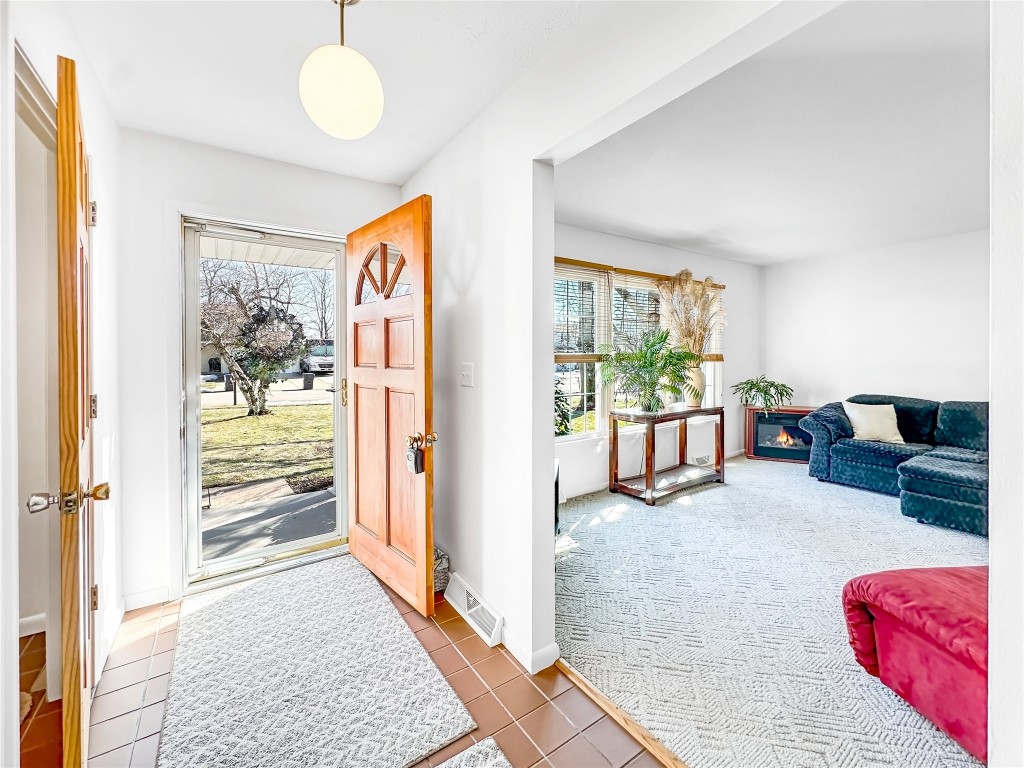 3016 Coleridge Drive, Erie, Pennsylvania image 3