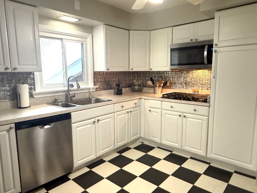 3930 Holly Rue Drive, Erie, Pennsylvania image 9