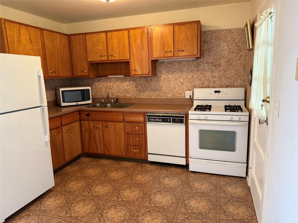 2525 E 44 Street, Erie, Pennsylvania image 3