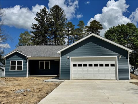 Homes For Sale - 425 E Pleasant Street<br/> Erie County, Corry, PA 16407