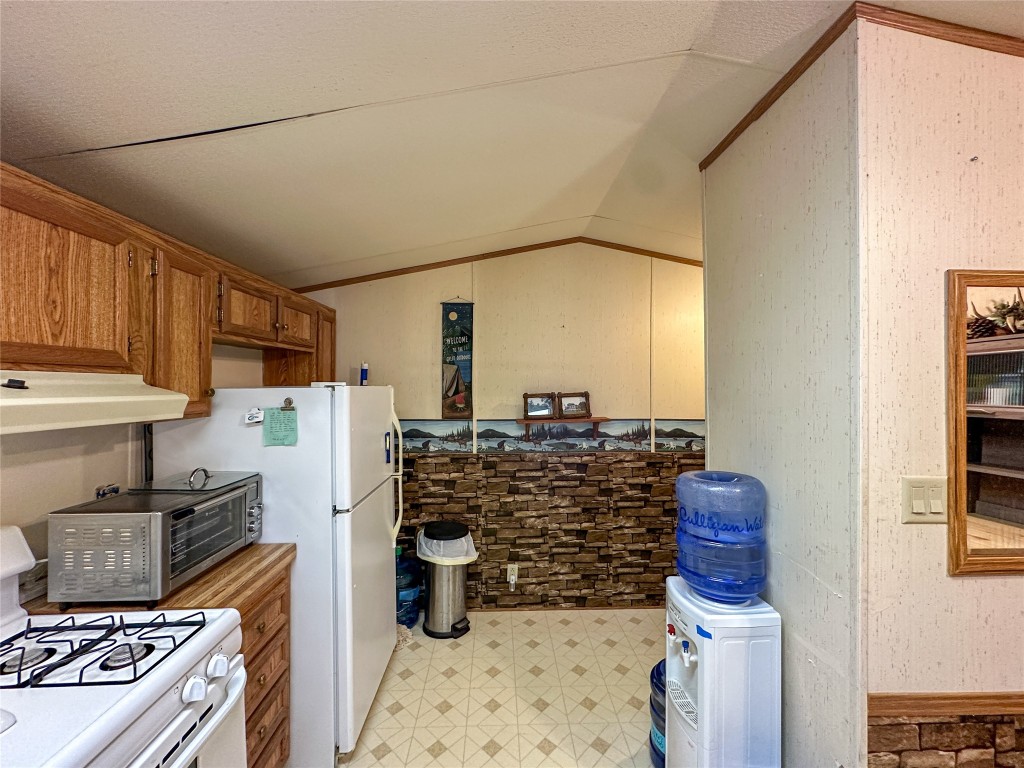 9900 Seneca Trail, Linesville, Pennsylvania image 12
