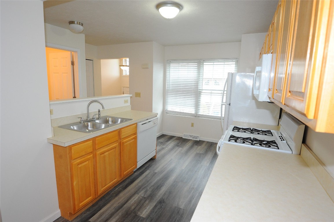 4146 Wood Hills Drive #C41, Erie, Pennsylvania image 4