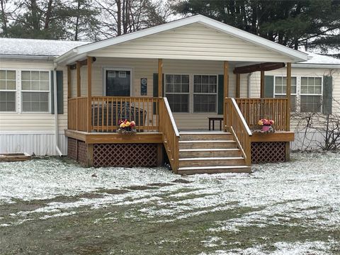 Homes For Sale - 12210 Forest Drive<br/> Linesville, PA 16424