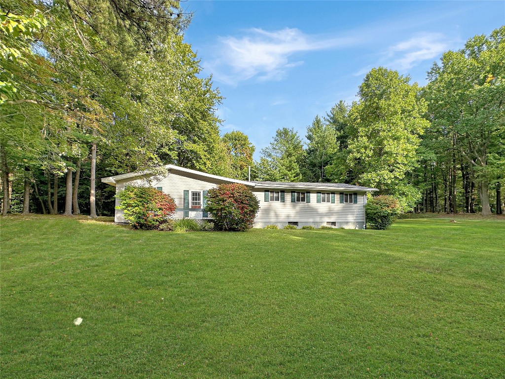 8511 Nissen Drive, Fairview, Pennsylvania image 2