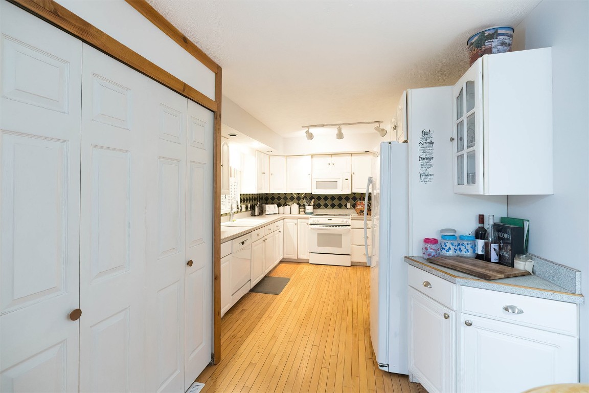 110 Agawam Street, North East, Pennsylvania image 12