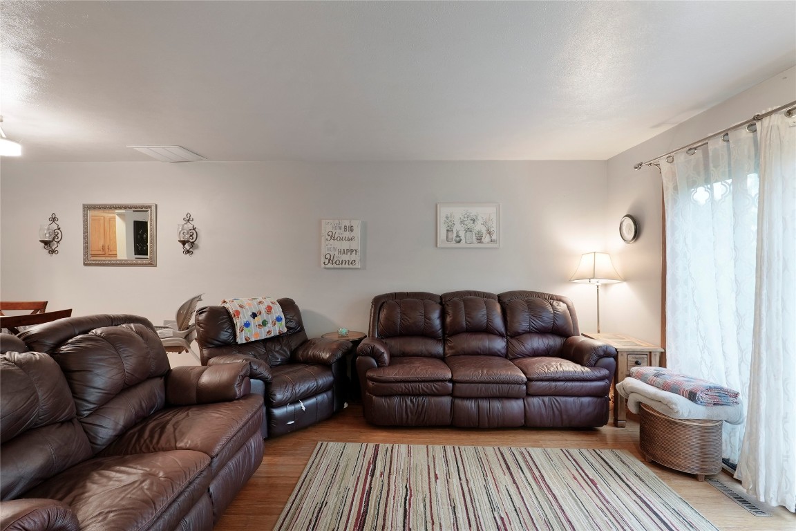 1717 W 45th Street, Erie, Pennsylvania image 9