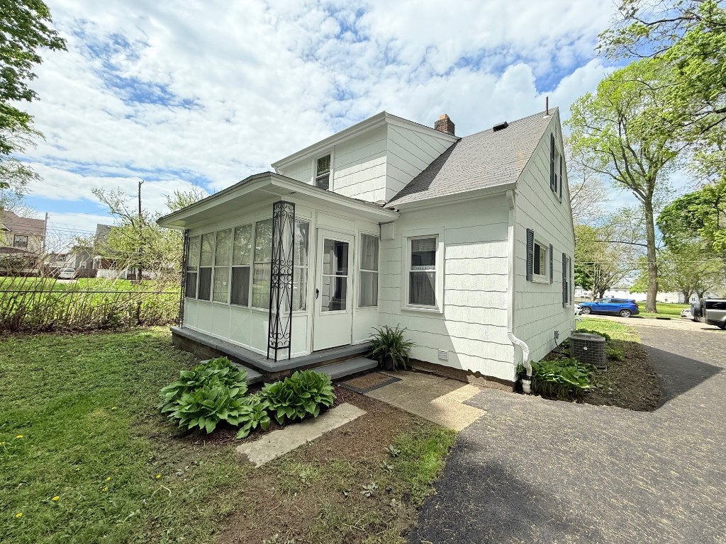 1011 E 23rd Street, Erie, Pennsylvania image 4