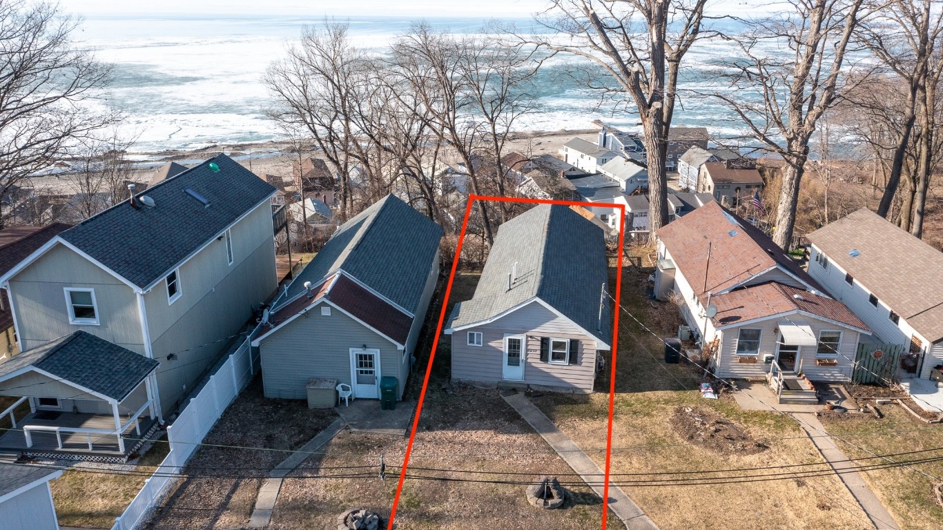 3152 Bank Drive, Erie, Pennsylvania image 3